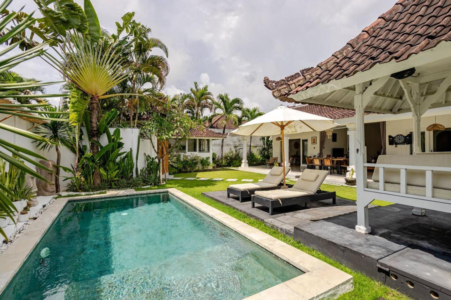 Curves Bali